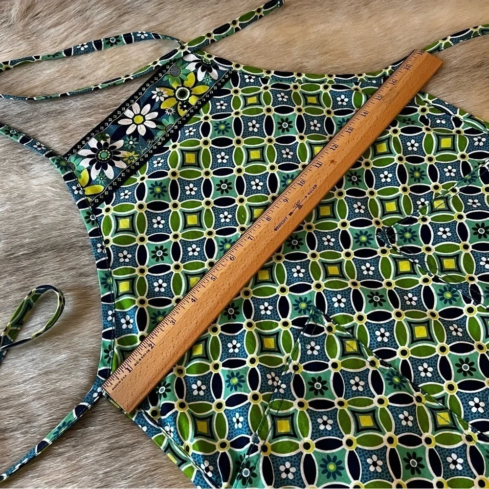 VERA BRADLEY Daisy Daisy 2008 Child’s Apron Tie Neck & Waist Pockets Y2K Green